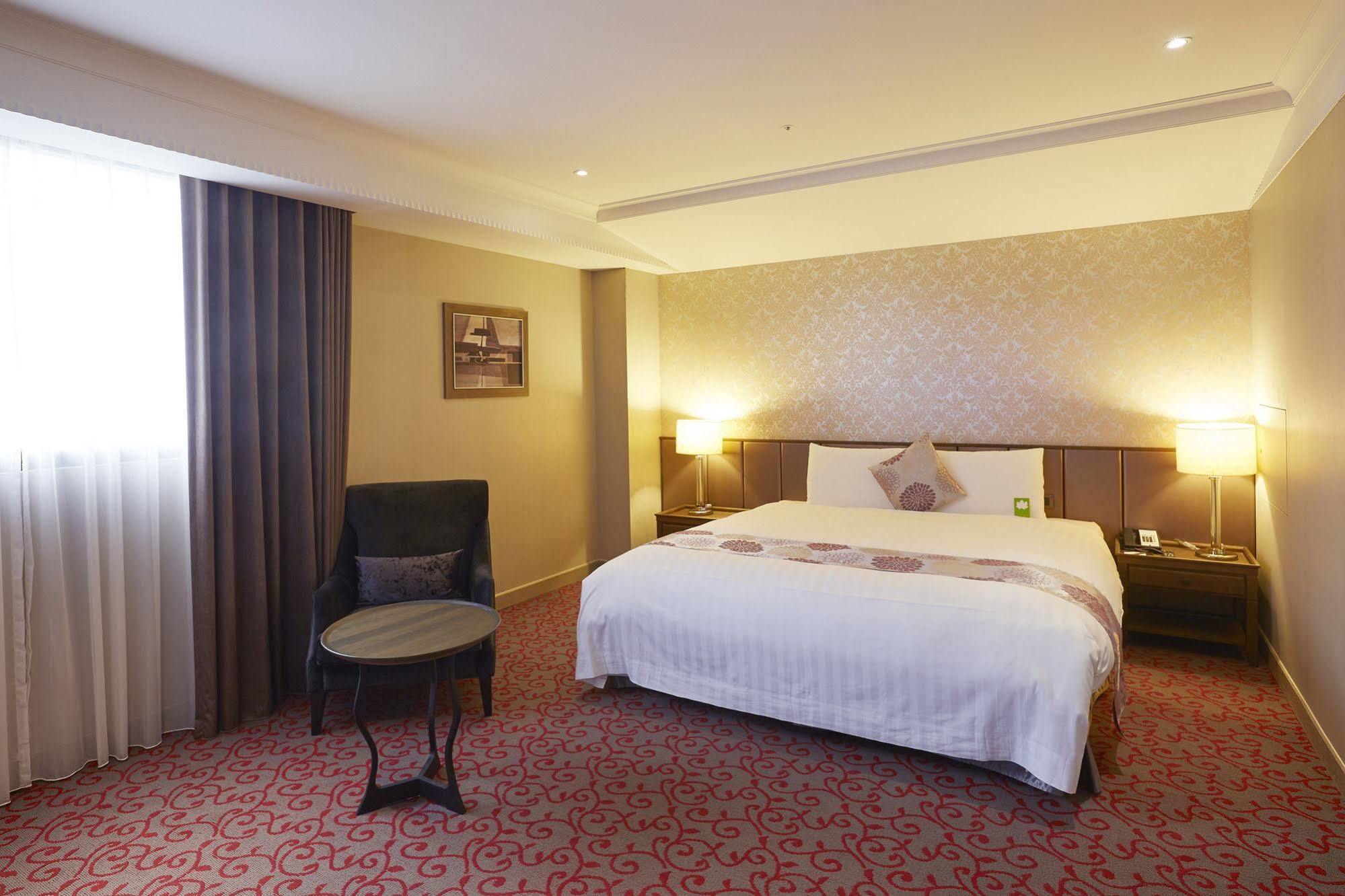 Grand City Hotel Fengyuan Exterior photo