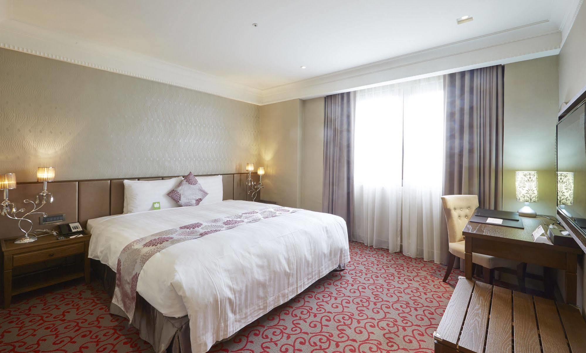 Grand City Hotel Fengyuan Exterior photo