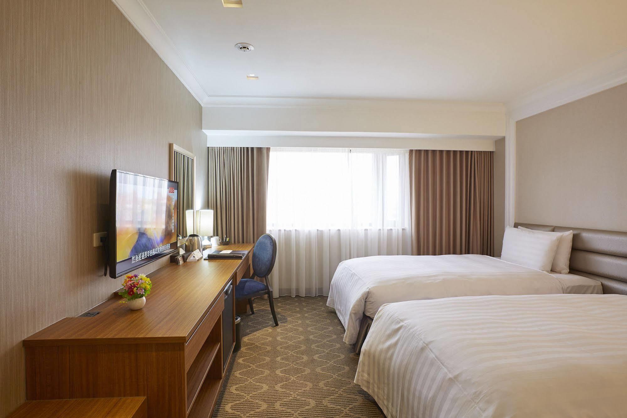 Grand City Hotel Fengyuan Exterior photo