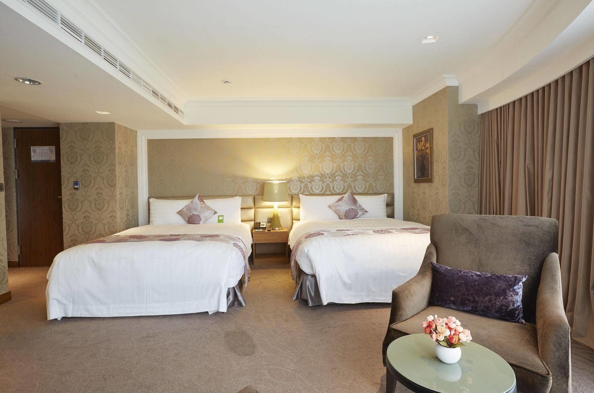 Grand City Hotel Fengyuan Exterior photo