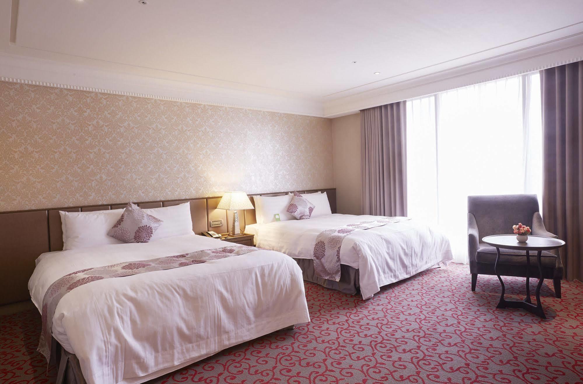Grand City Hotel Fengyuan Exterior photo