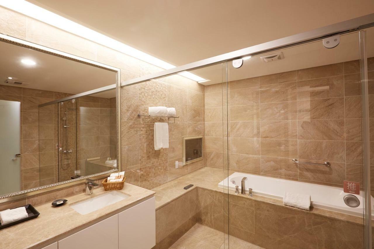 Grand City Hotel Fengyuan Exterior photo
